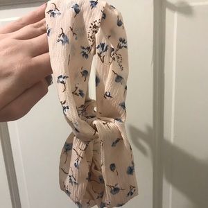 Mudd Floral Criss-Cross headband